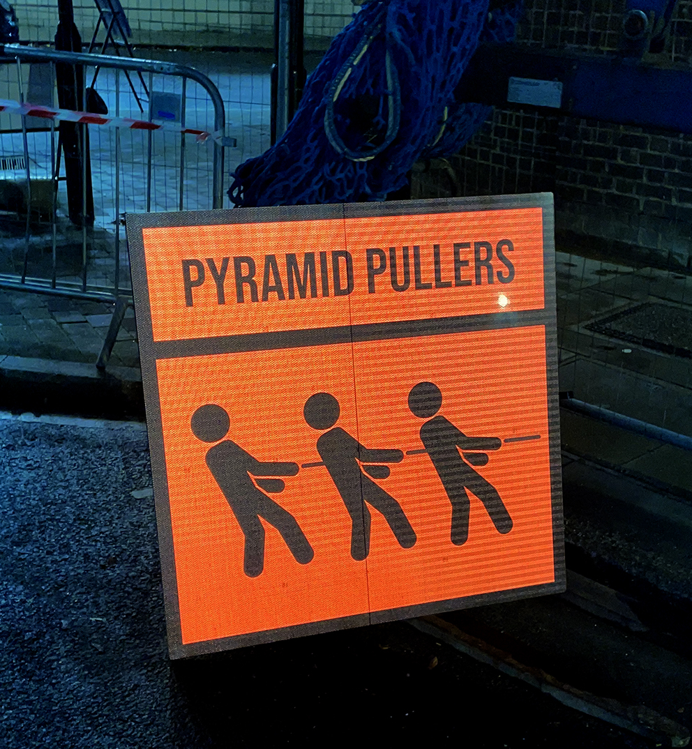 Pyramid Pullers Sign